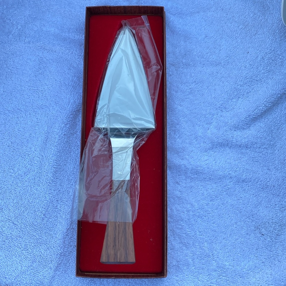 Sweet Server by Burnco pie or cake server w ridged edge Japan MCM design VTG NIB